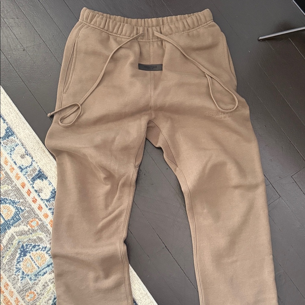 Fear of God Essentials sweatpants great condition! Small